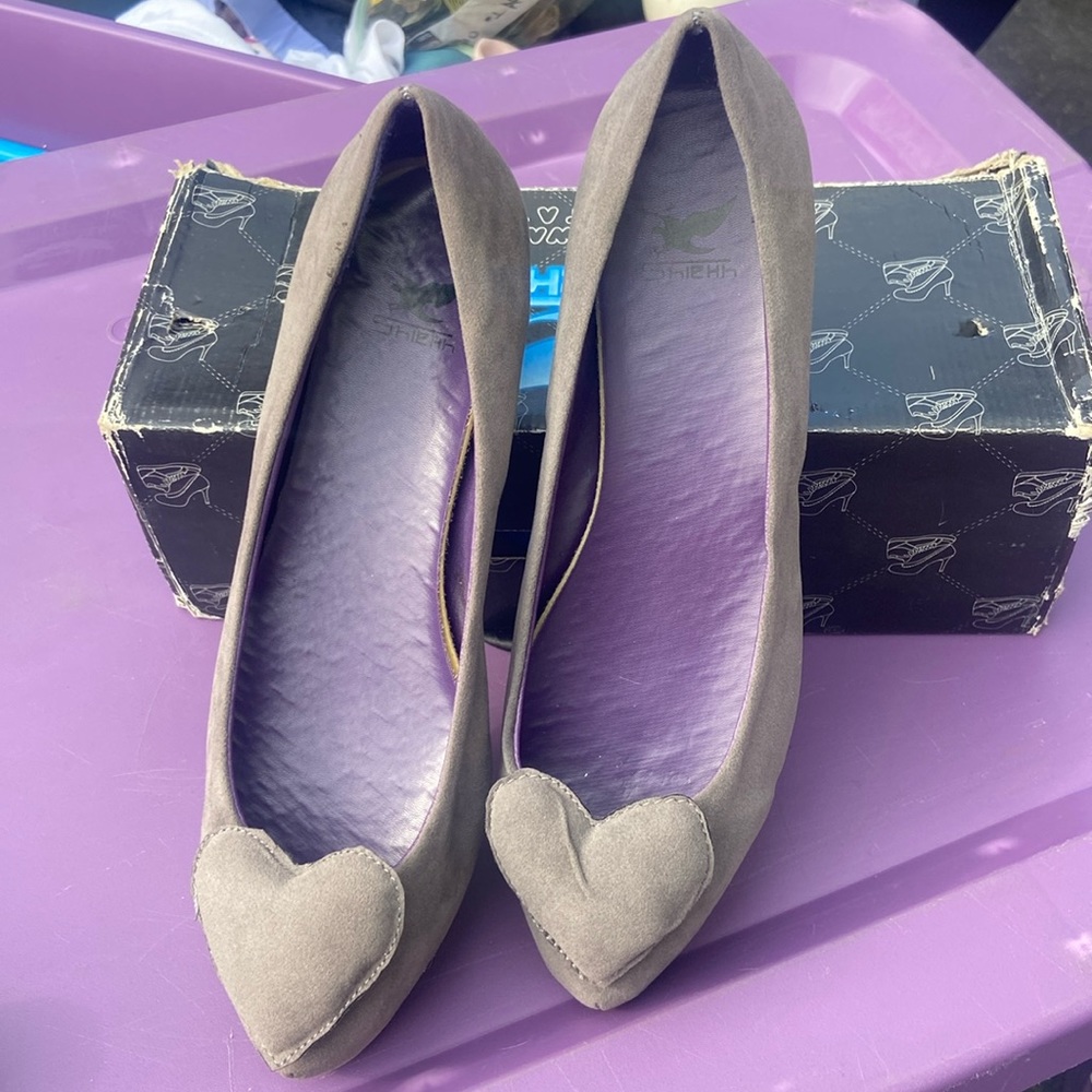 Shiekh gray flat shoes w heart size 8